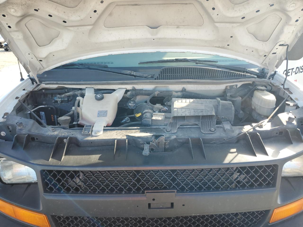 2015 Chevrolet Express - Image 12