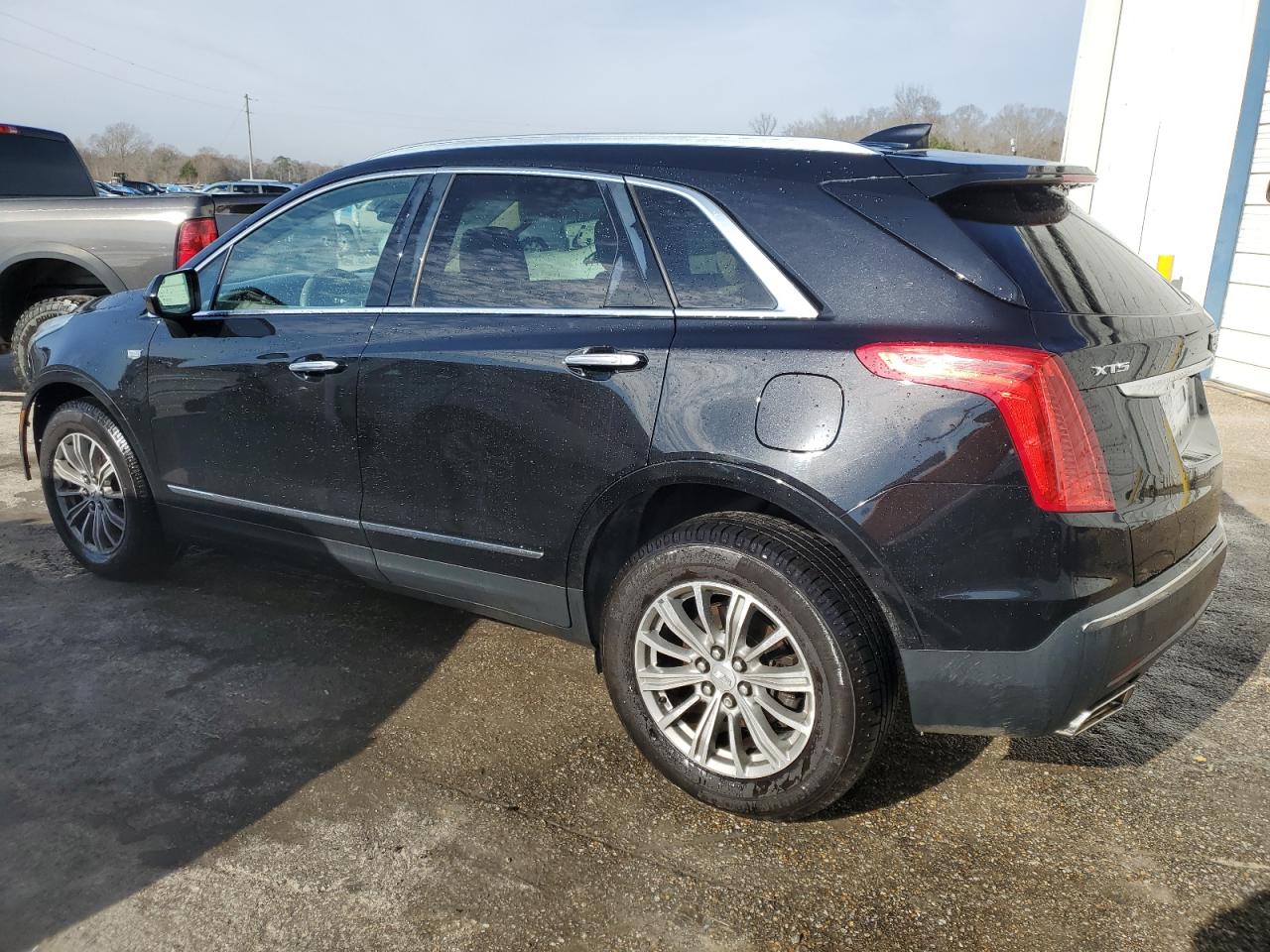 2017 Cadillac XT5 - Image 2