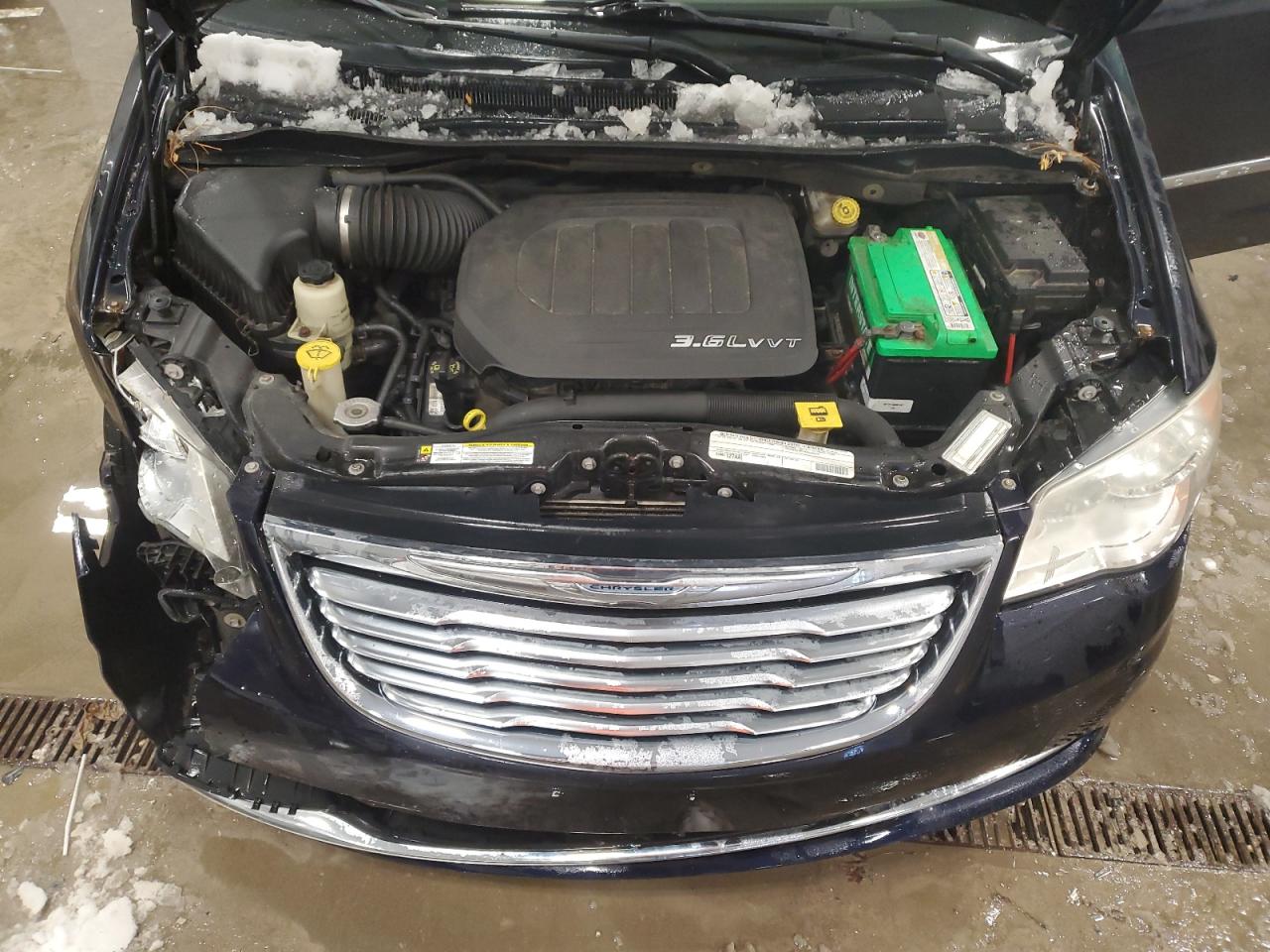 2011 Chrysler Town & Country - Image 12