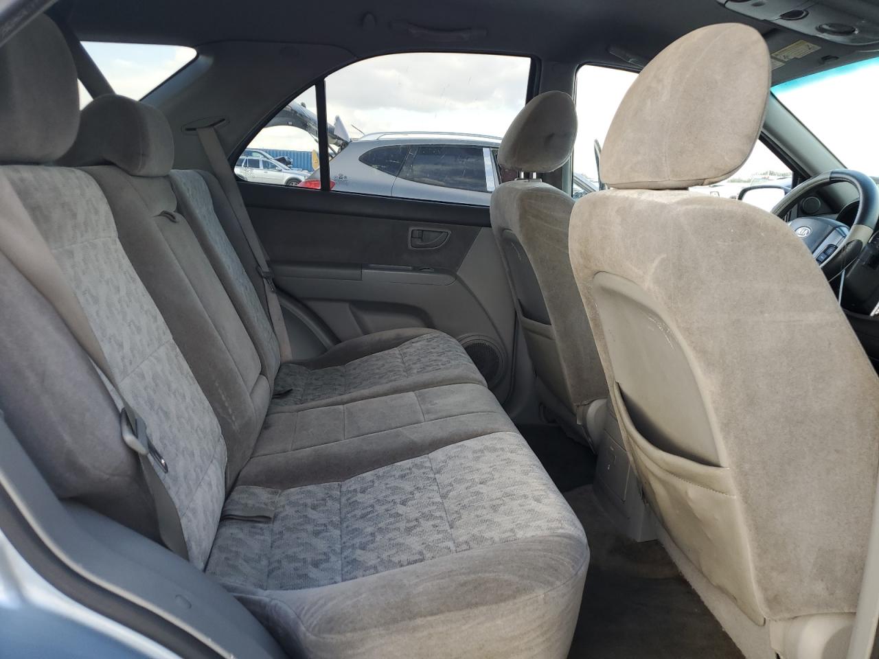 2008 Kia Sorento - Image 11