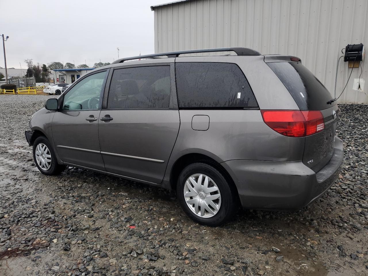 2005 Toyota Sienna - Image 2