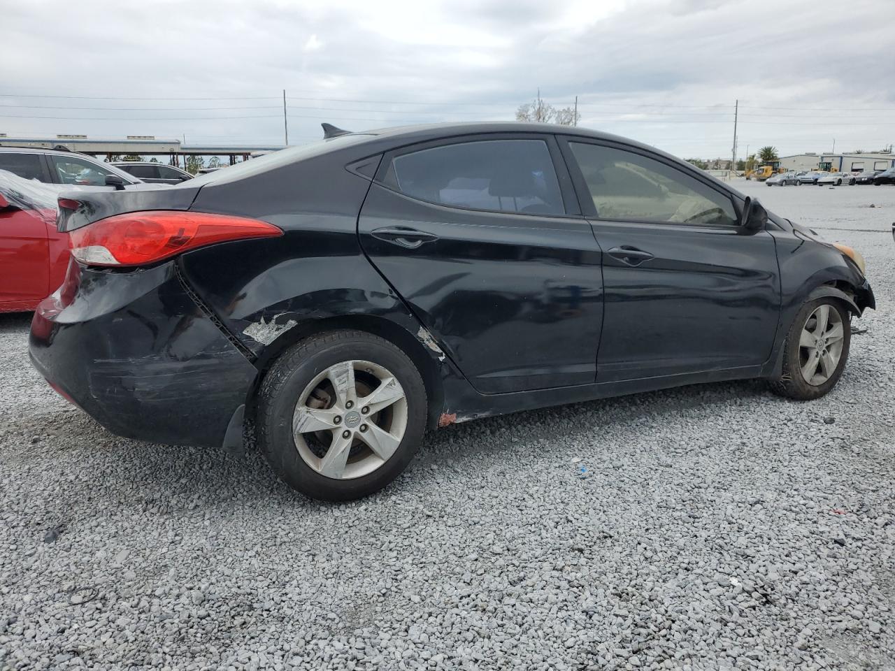 2013 Hyundai Elantra - Image 3