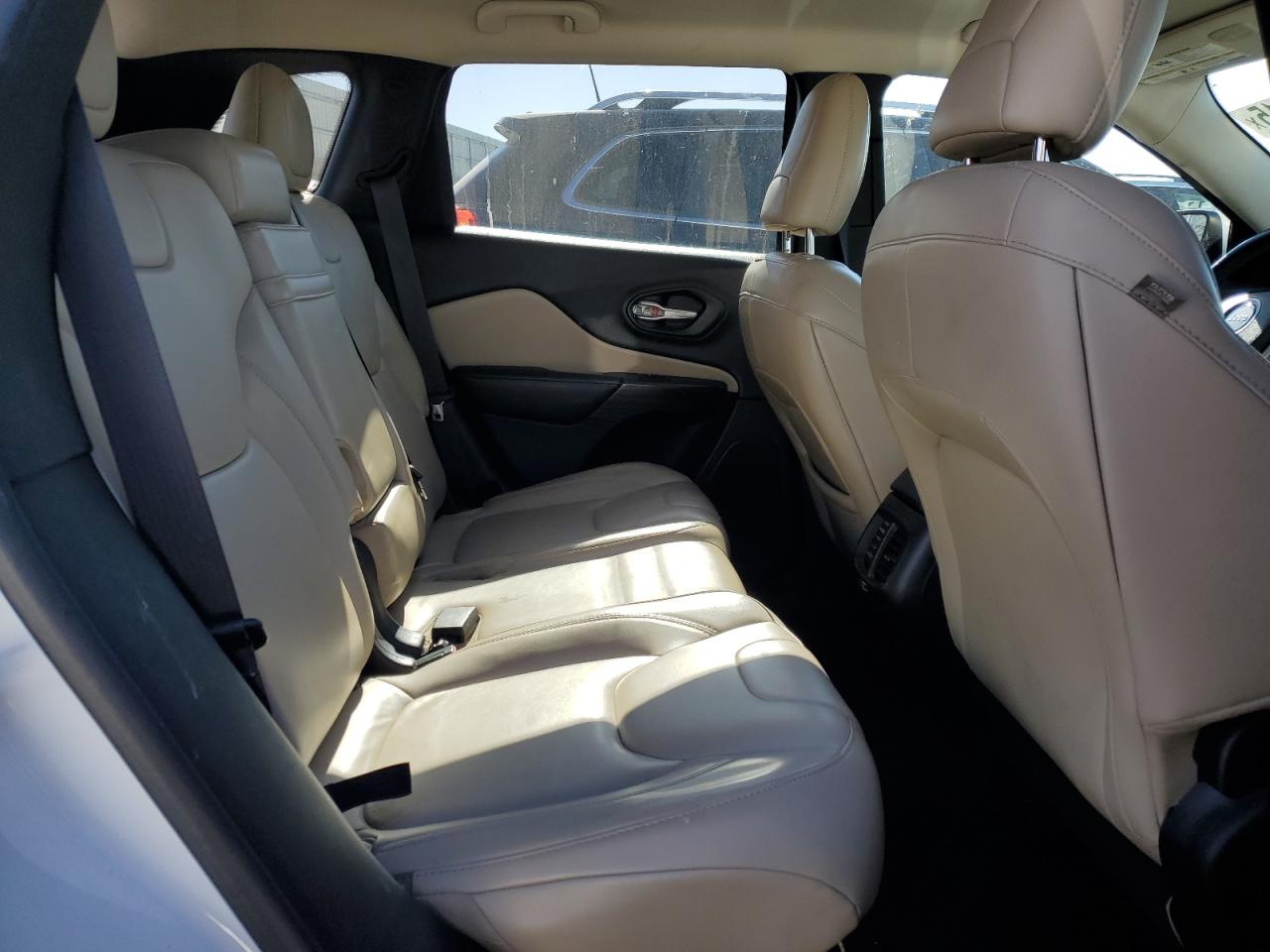 2015 Jeep Grand Cherokee - Image 10