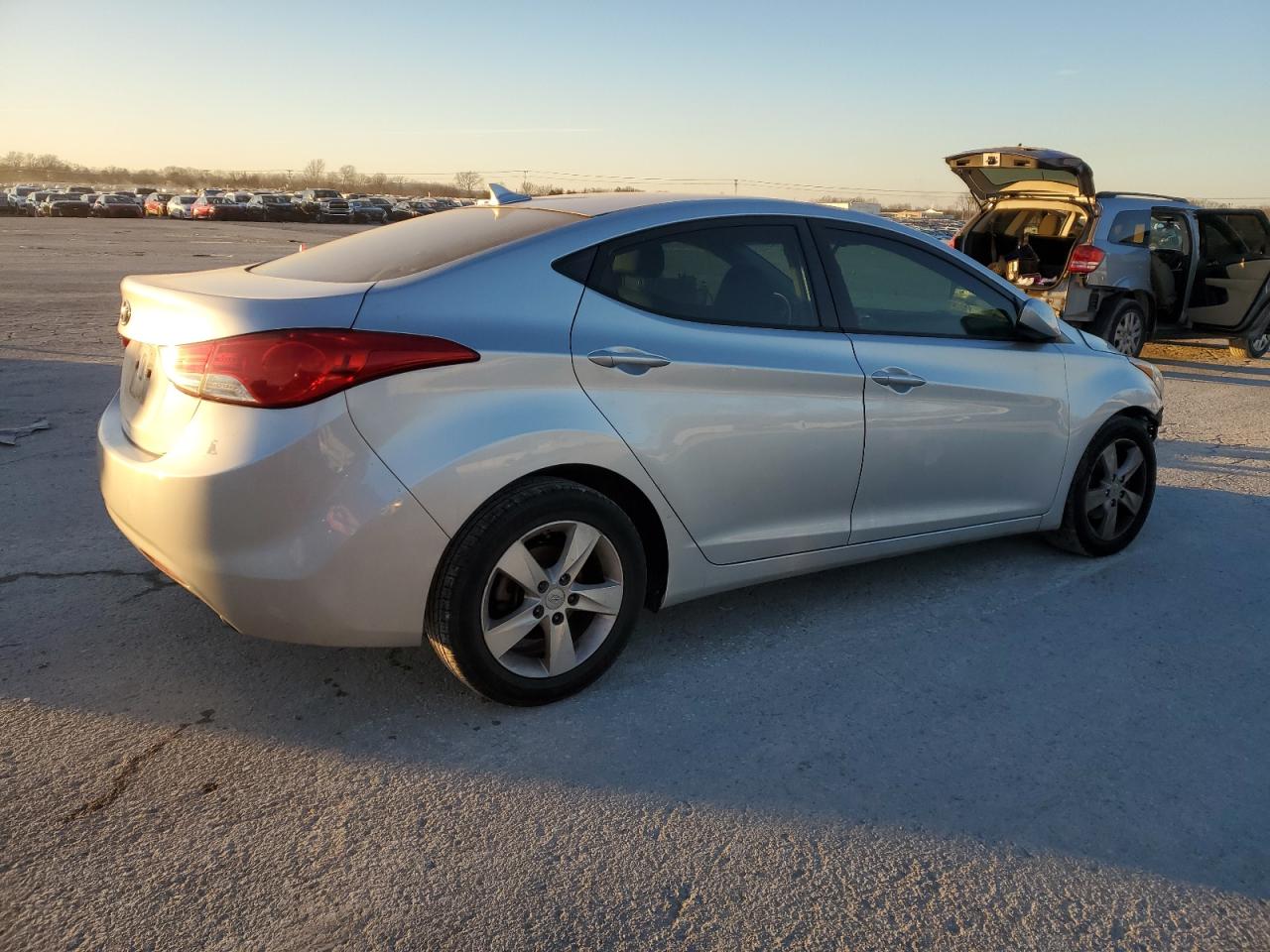 2013 Hyundai Elantra - Image 3