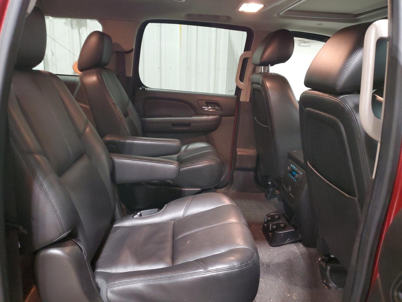 2012 Chevrolet Suburban - Image 11