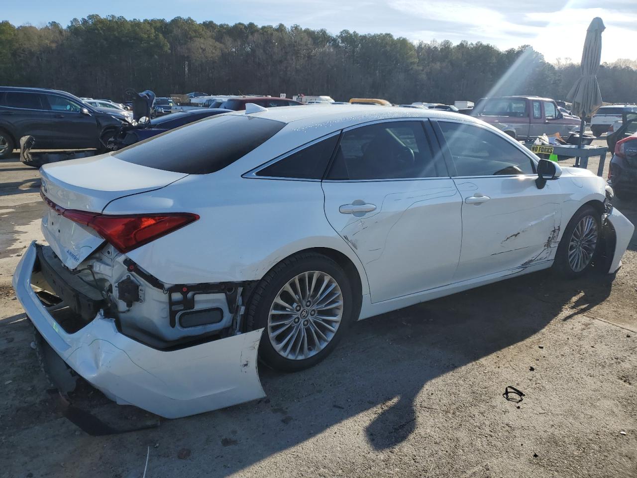 2021 Toyota Avalon - Image 3