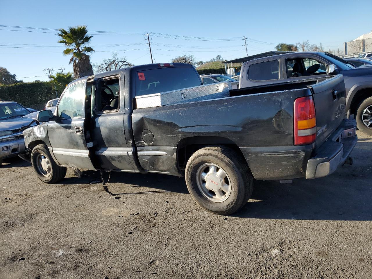 2002 GMC Sierra - Image 2