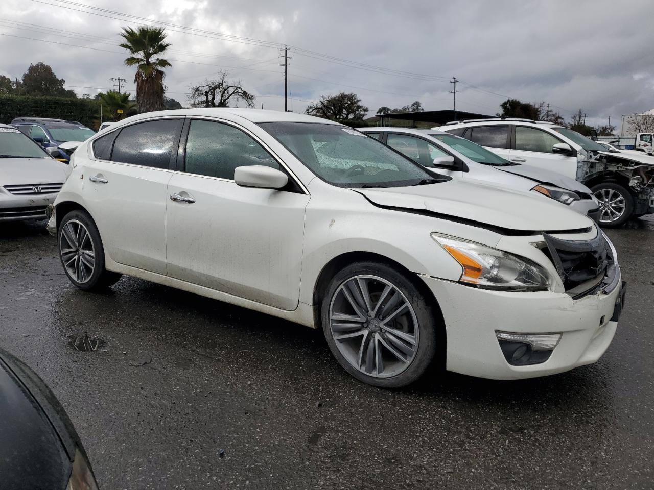 2013 Nissan Altima - Image 4