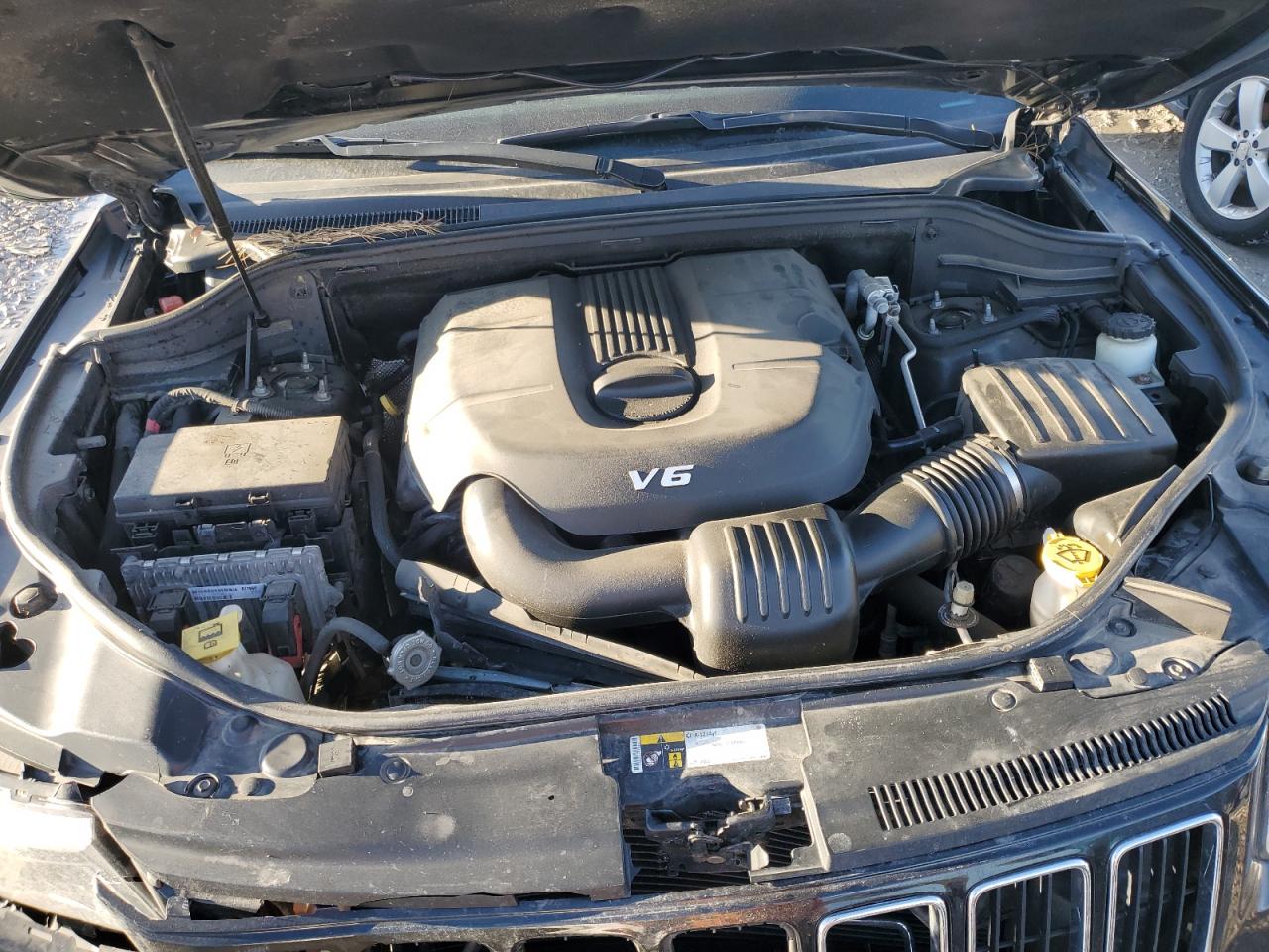 2015 Jeep Grand Cherokee - Image 14
