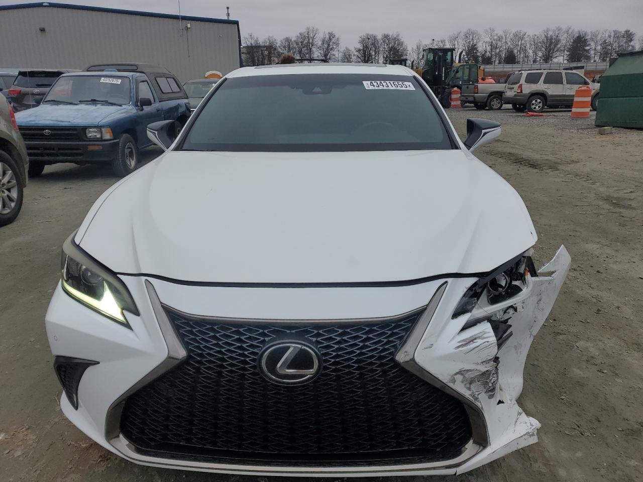 2019 Lexus ES - Image 5