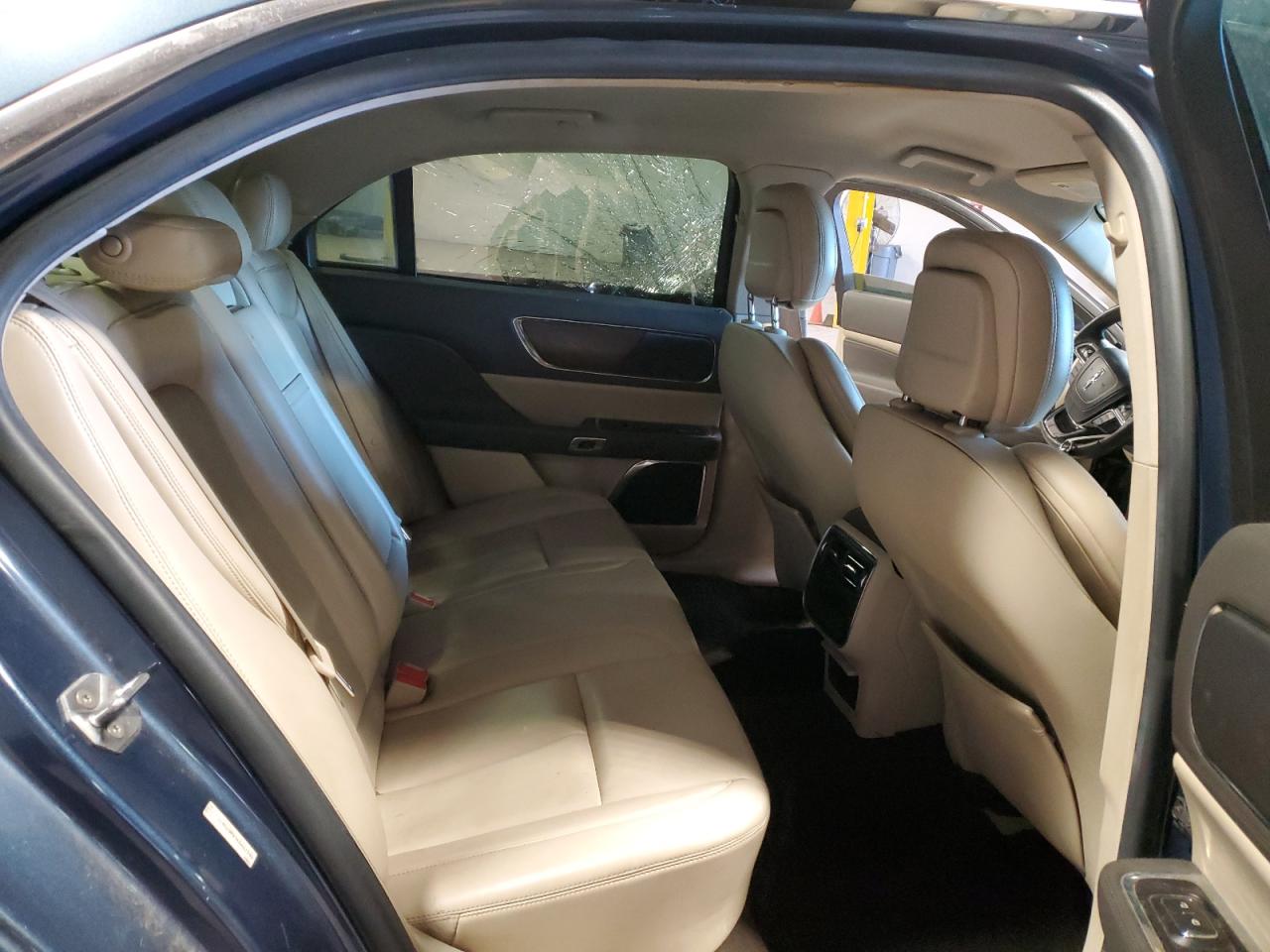 2019 Lincoln Continental - Image 10