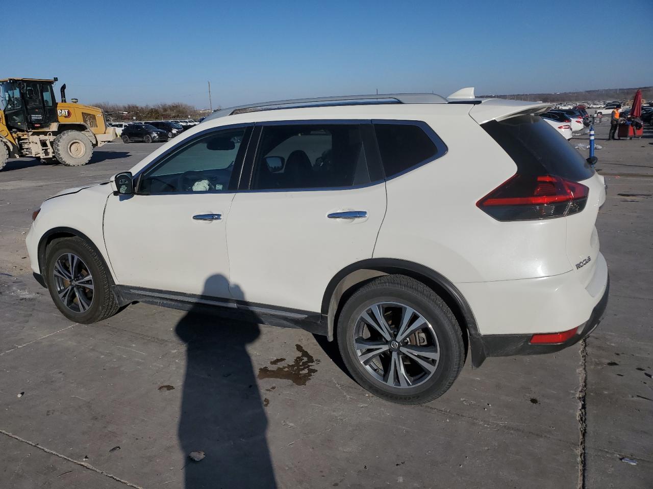 2018 Nissan Rogue - Image 2