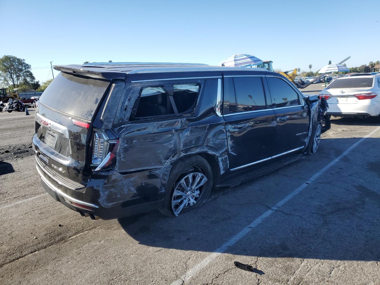 2021 GMC Yukon - Image 3