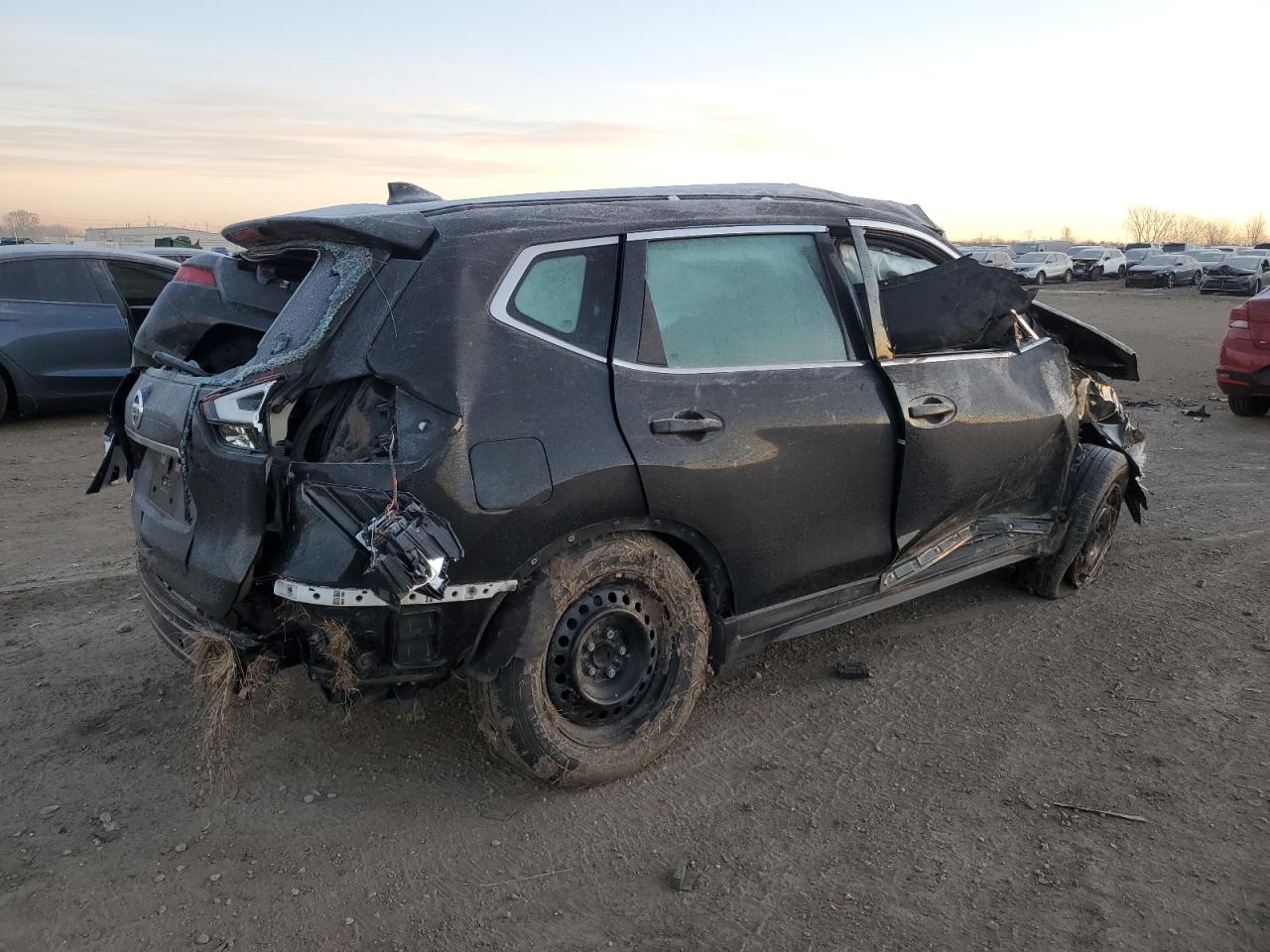 2018 Nissan Rogue - Image 3
