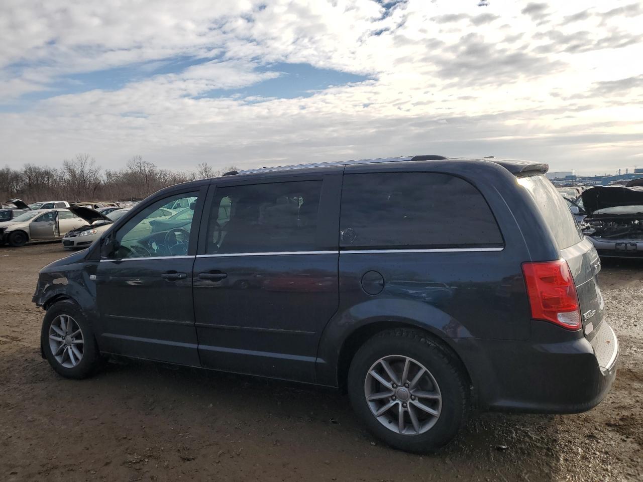 2014 Dodge Caravan - Image 2