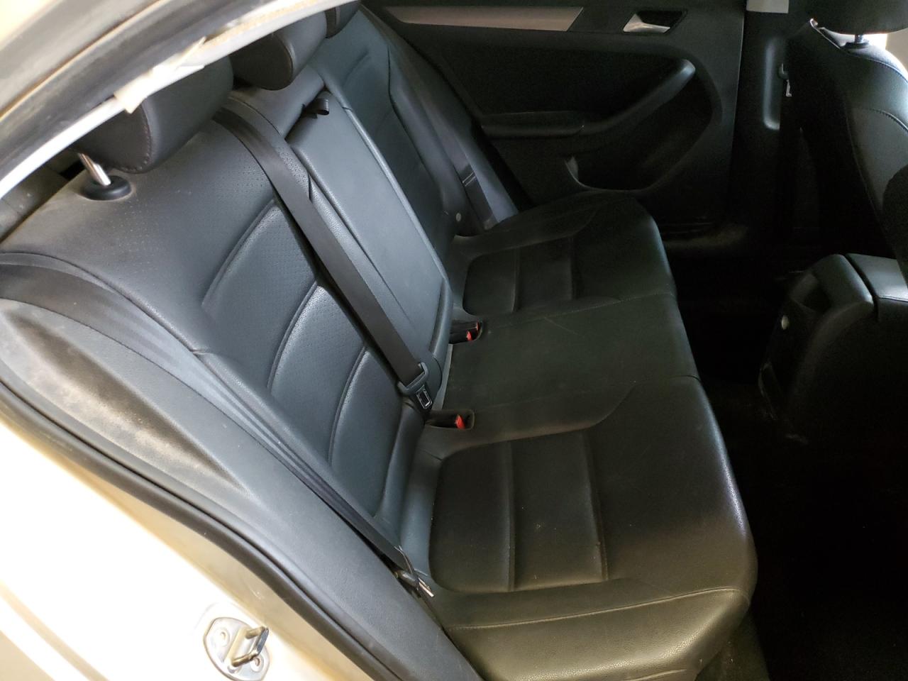 2014 Volkswagen Jetta - Image 11