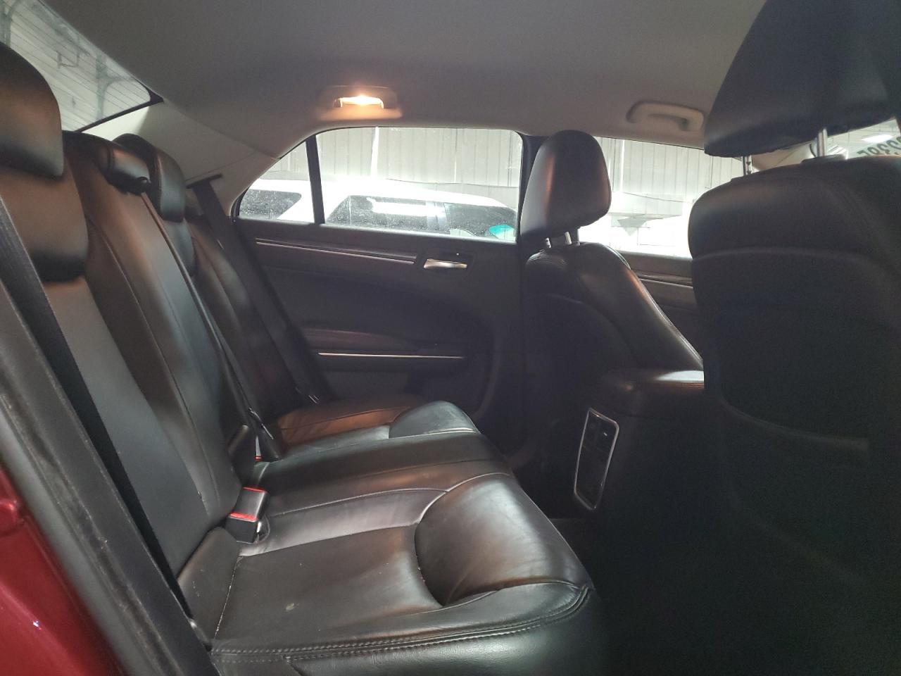 2018 Chrysler 300 - Image 10