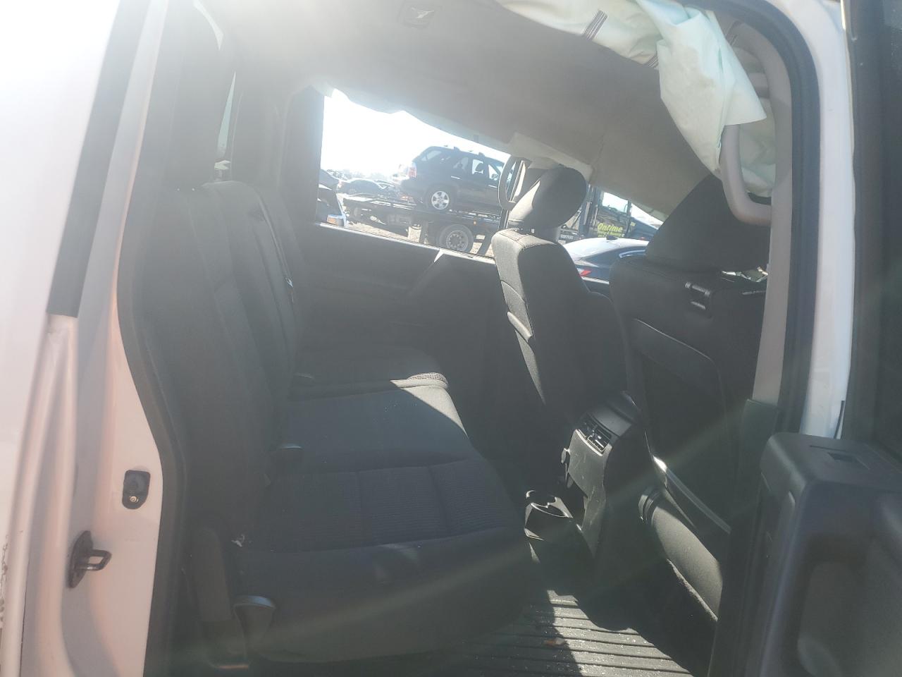 2014 Nissan Titan - Image 10