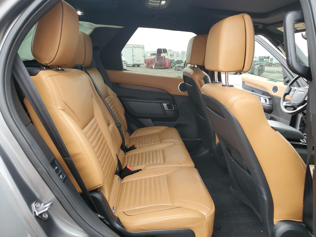 2018 Land Rover Discovery - Image 11