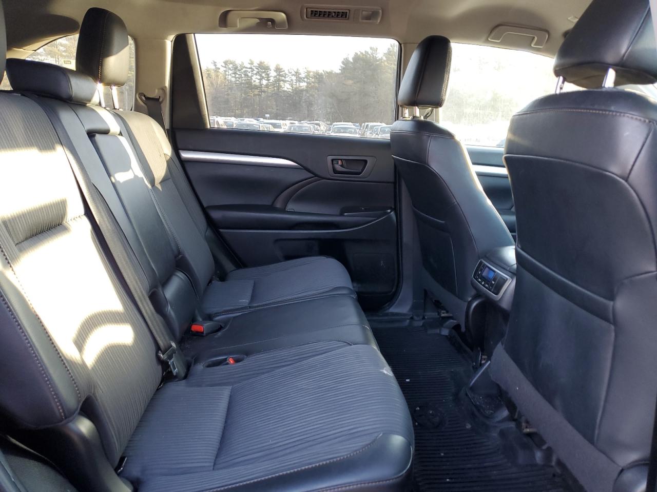 2019 Toyota Highlander - Image 11