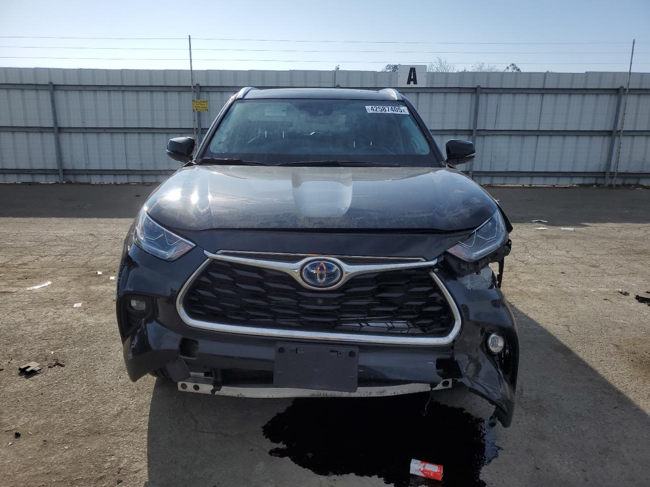 2022 Toyota Highlander - Image 5