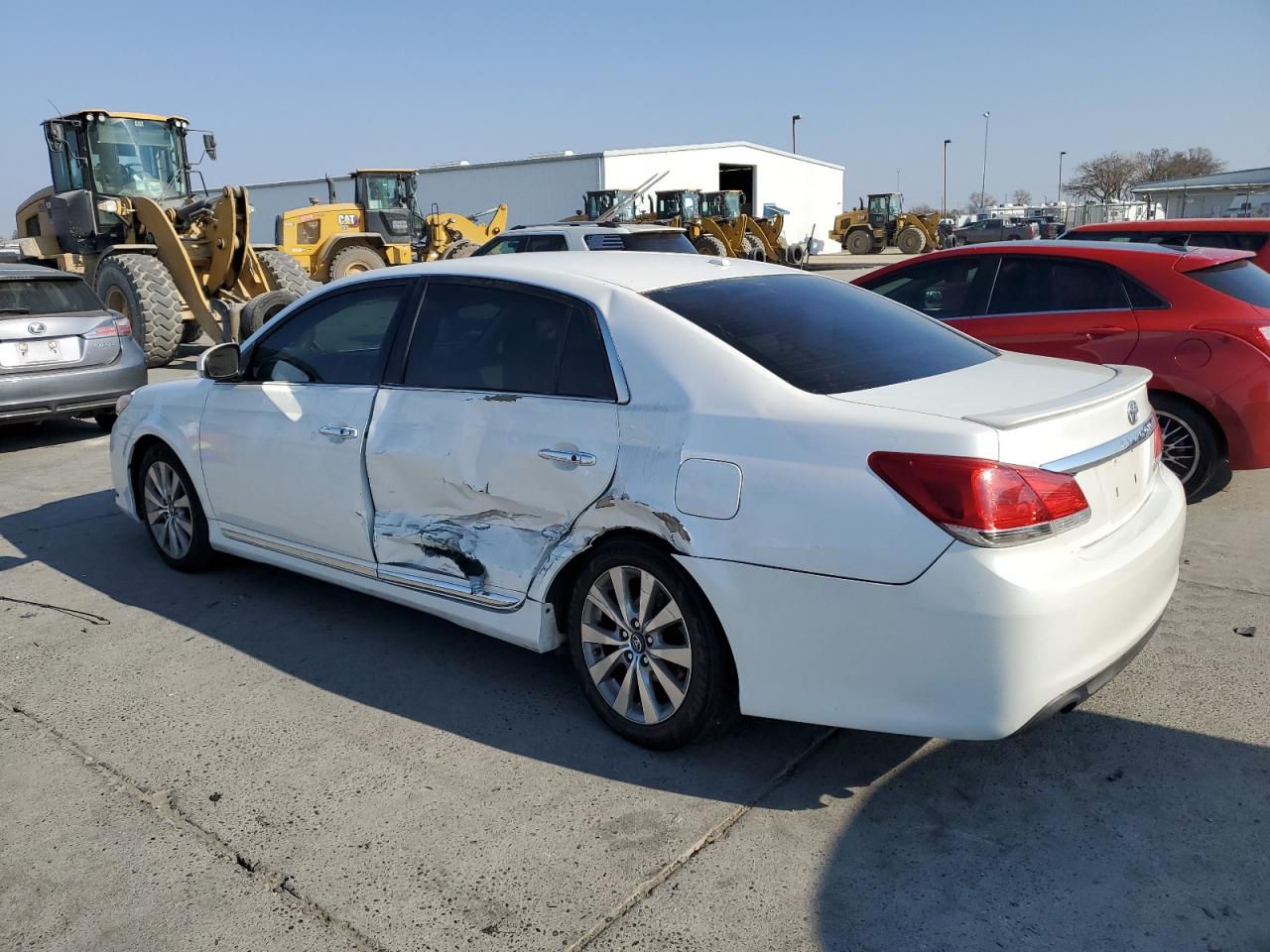 2012 Toyota Avalon - Image 2