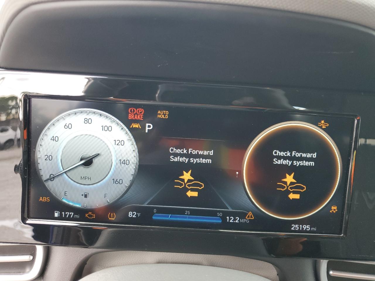 2022 Hyundai Elantra - Image 9