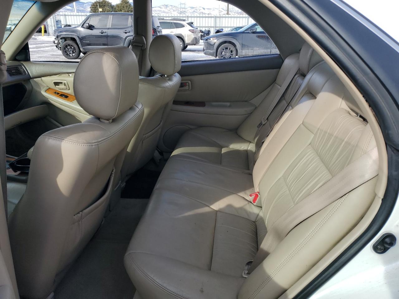 2000 Lexus ES - Image 10