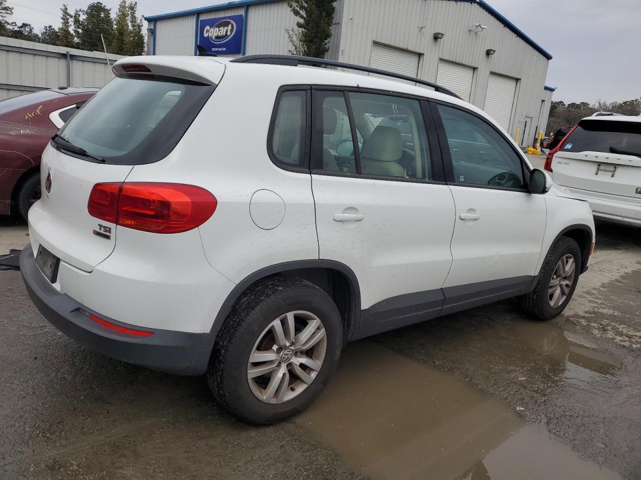 2017 Volkswagen Tiguan - Image 3
