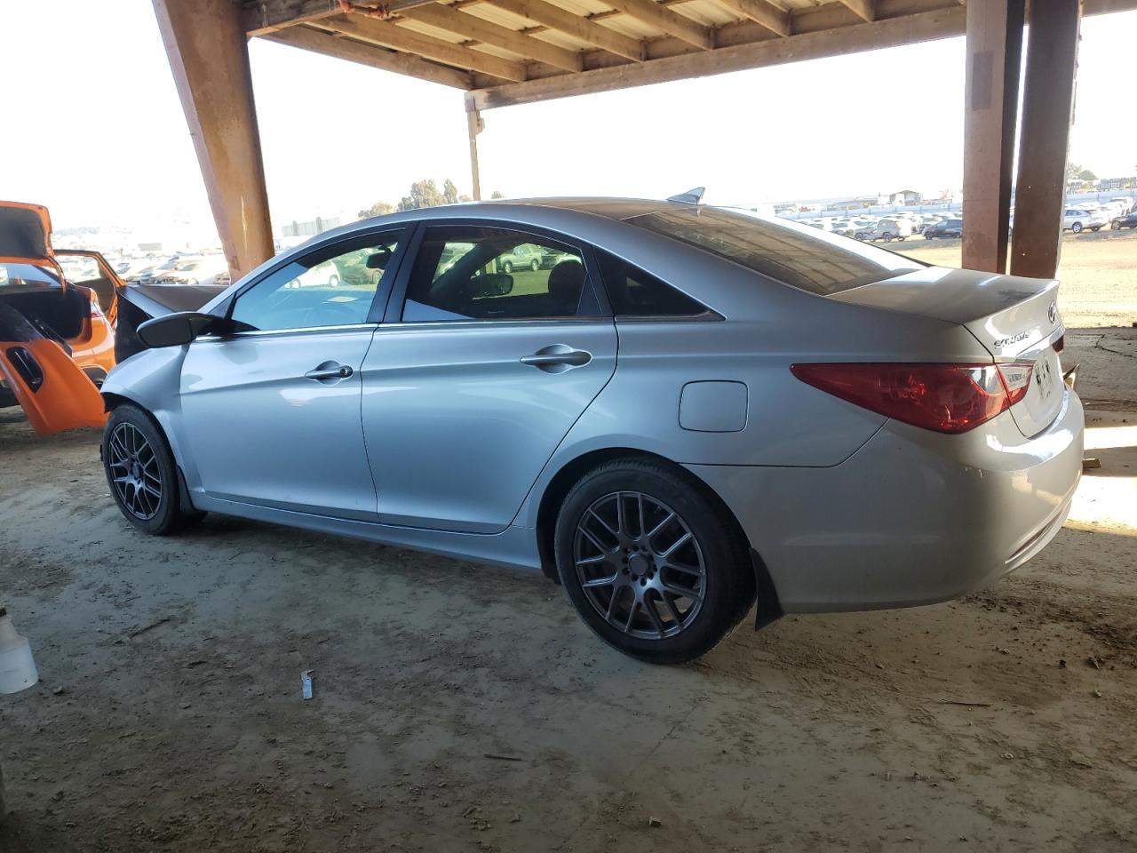 2013 Hyundai Sonata - Image 2