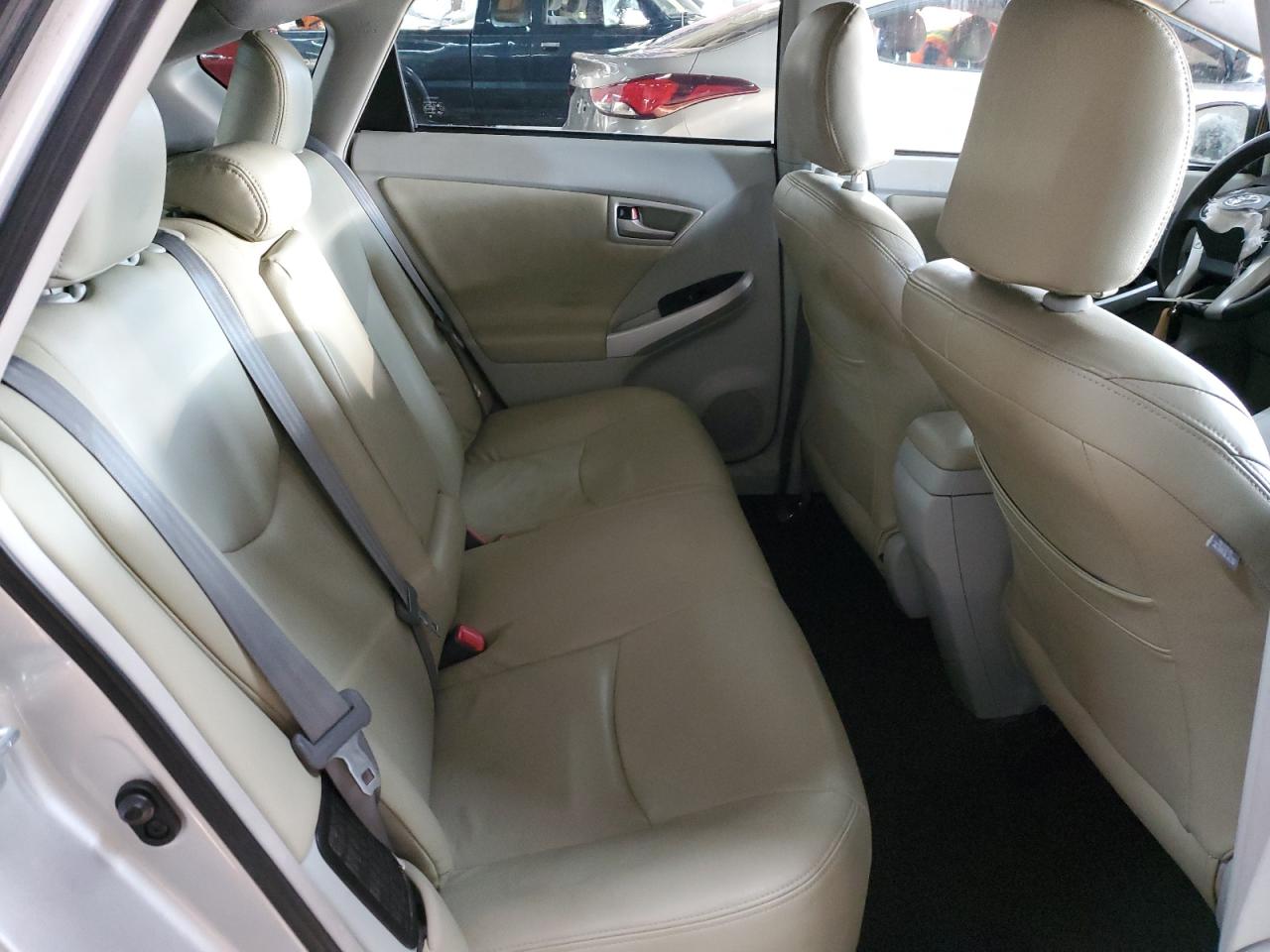 2013 Toyota Prius - Image 11