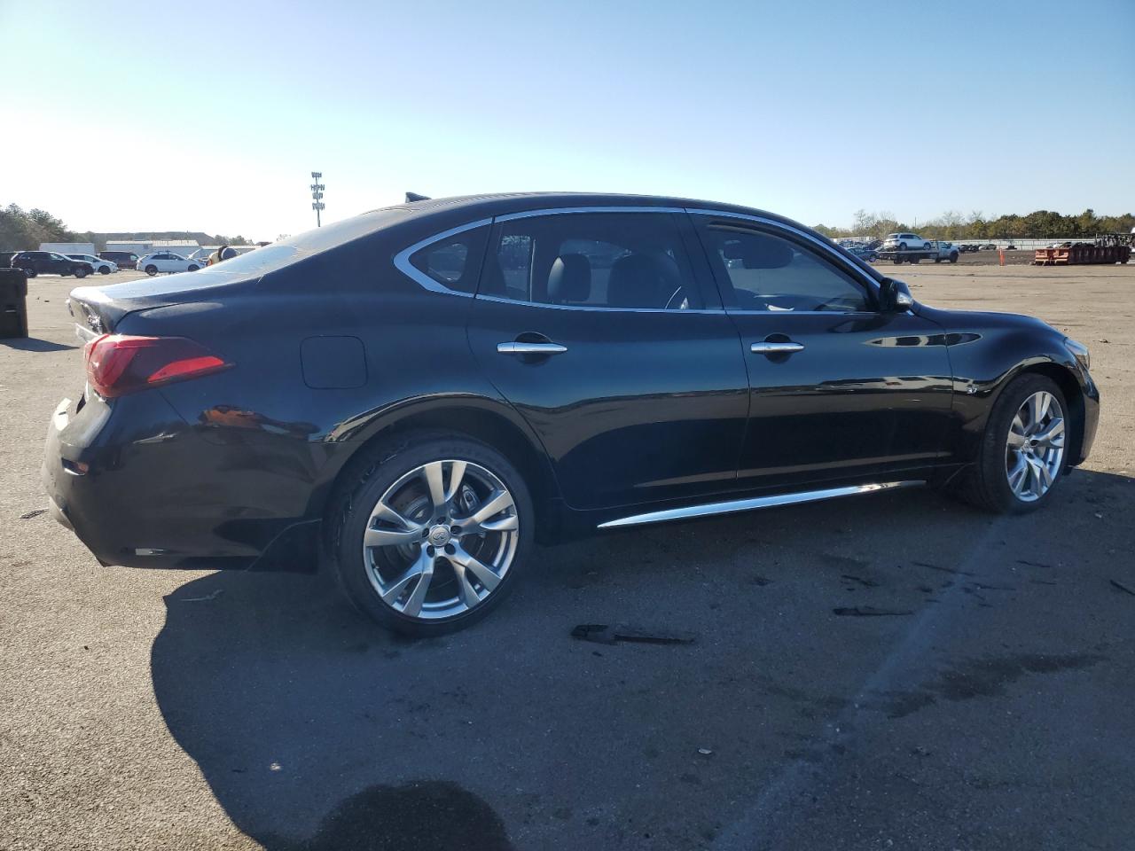 2016 Infiniti Q70 - Image 3