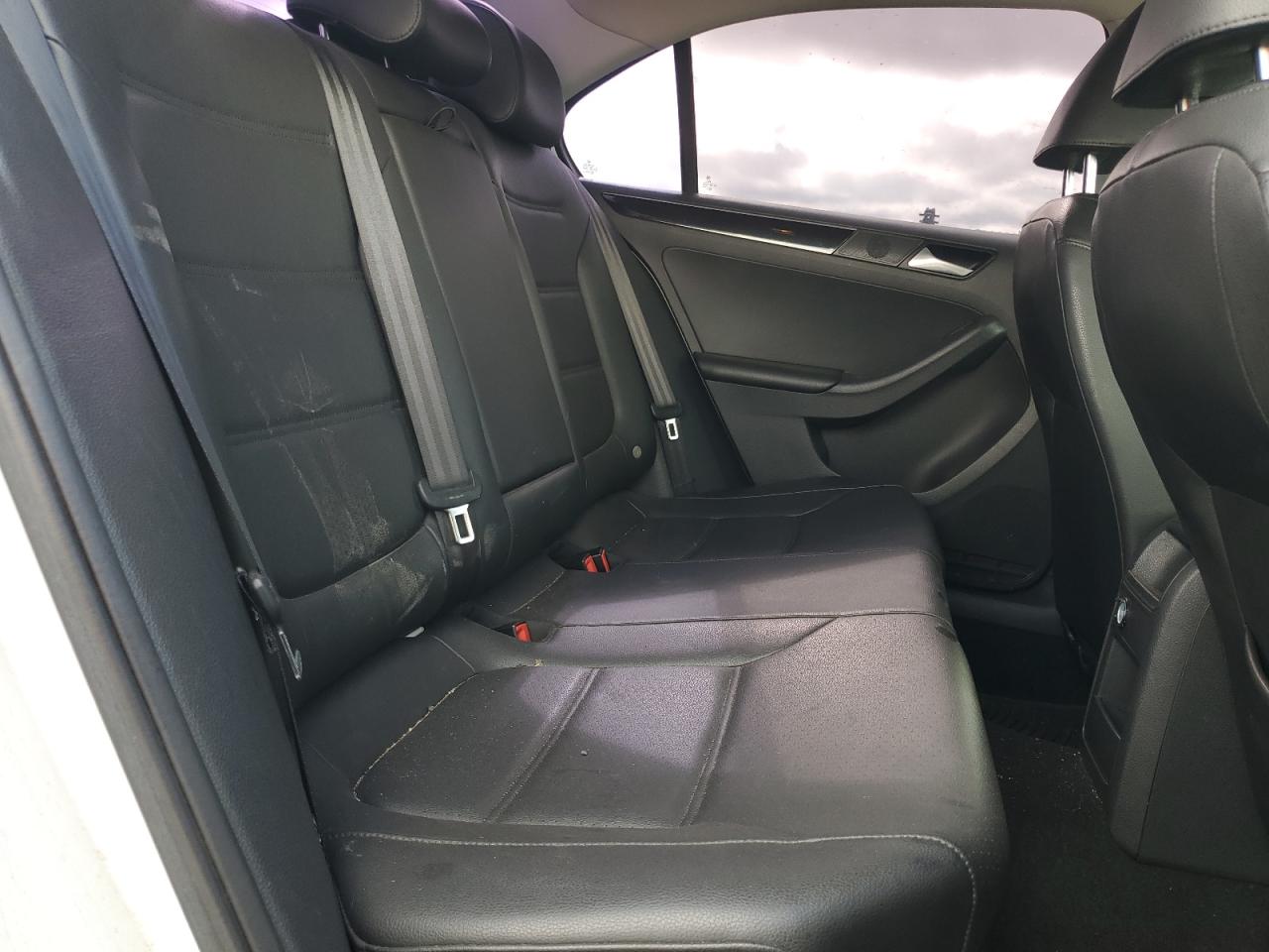2015 Volkswagen Jetta - Image 10