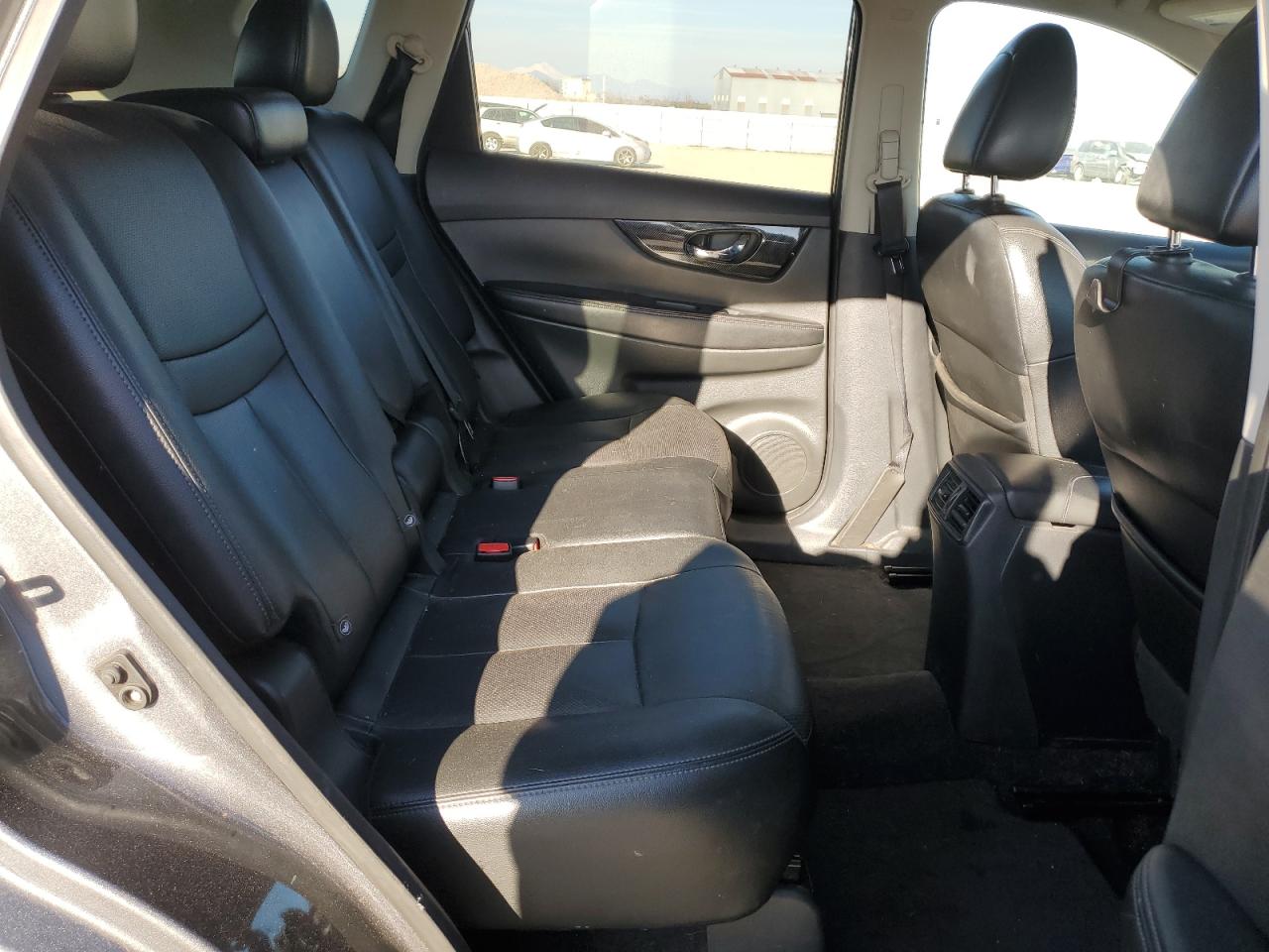 2017 Nissan Rogue - Image 10