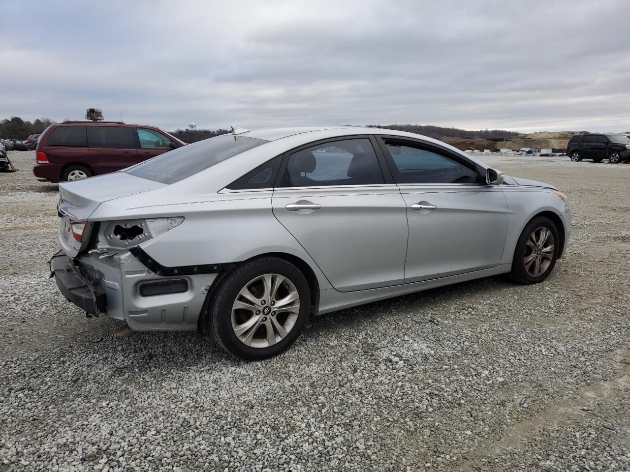 2011 Hyundai Sonata - Image 3