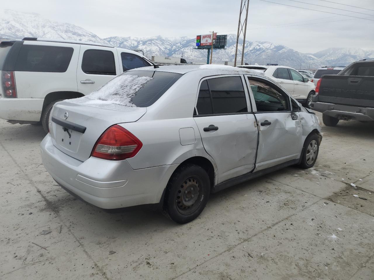 2011 Nissan Versa - Image 3