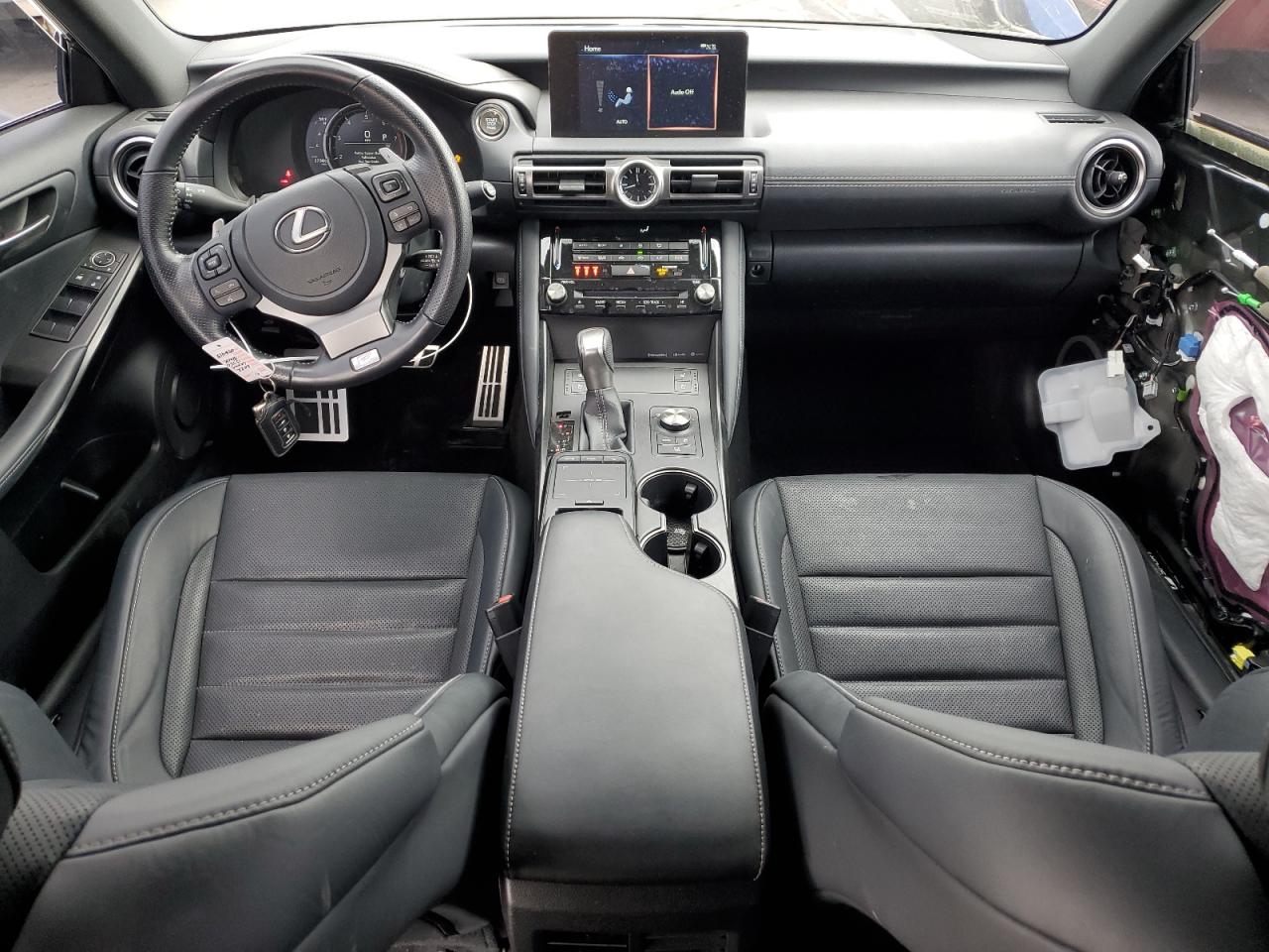 2022 Lexus IS - Image 8