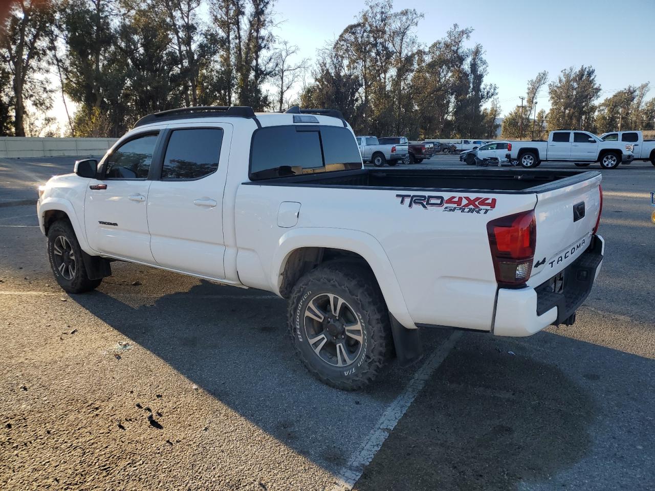 VIN 3TMDZ5BN9JM038760 2018 TOYOTA TACOMA no.2