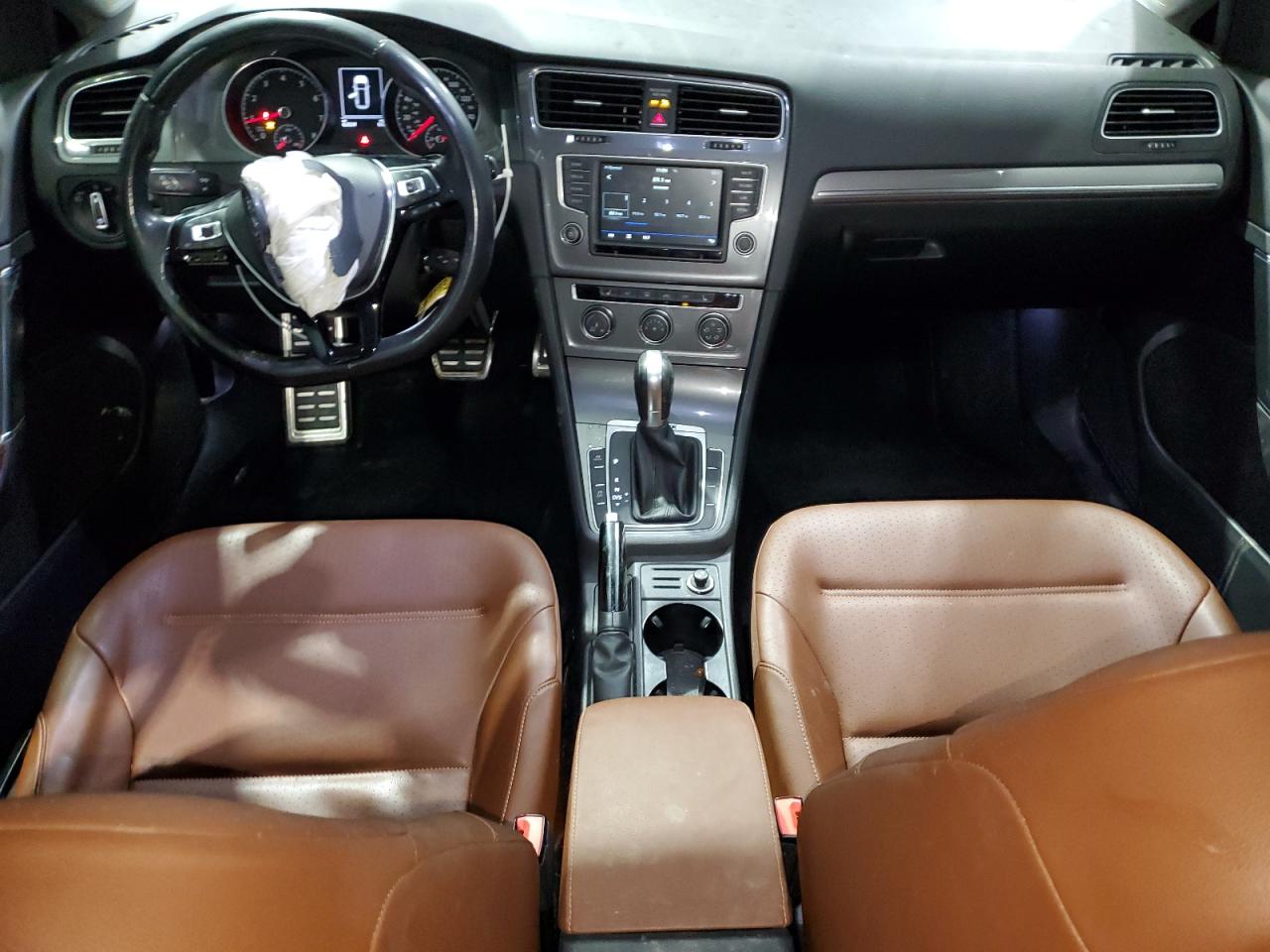 2017 Volkswagen Golf - Image 8