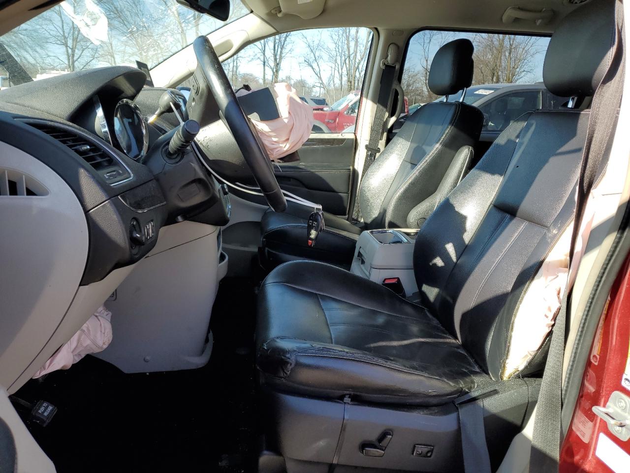 2014 Chrysler Town & Country - Image 7