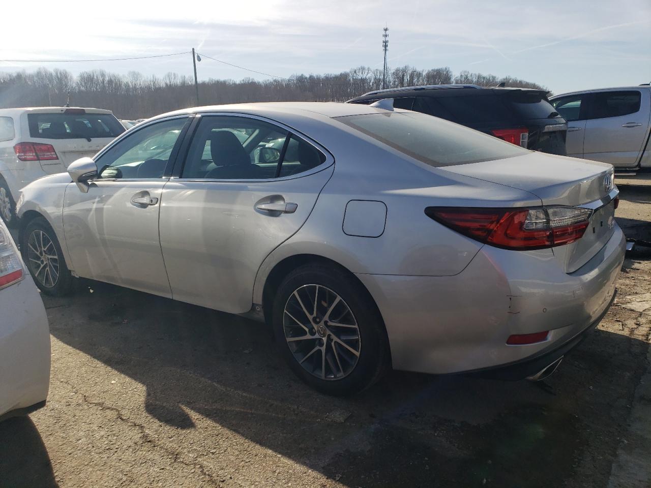 2017 Lexus ES - Image 2
