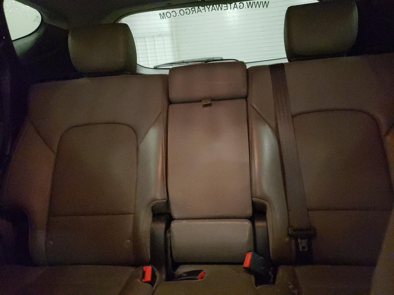 2017 Hyundai Santa Fe - Image 10