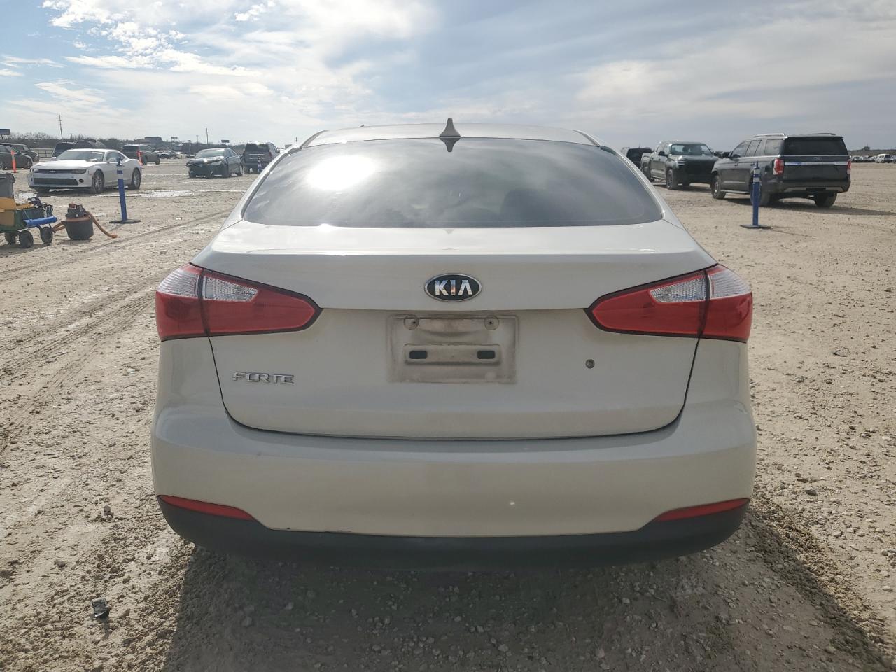 2015 Kia Forte - Image 6