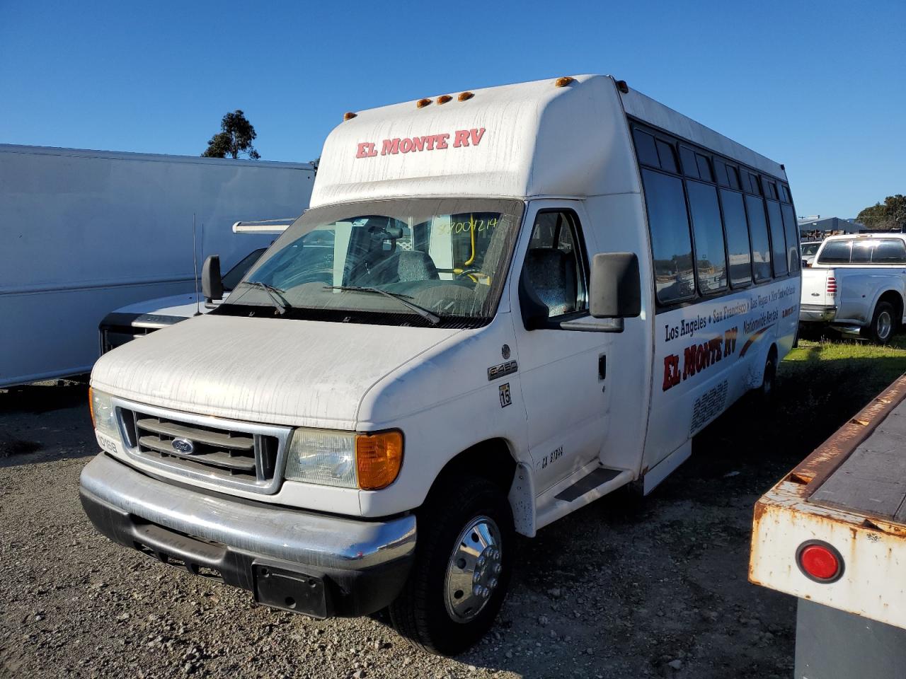 2006 Ford Econoline E450 Super Duty Cutaway Van за продажба в Martinez, CA - Side