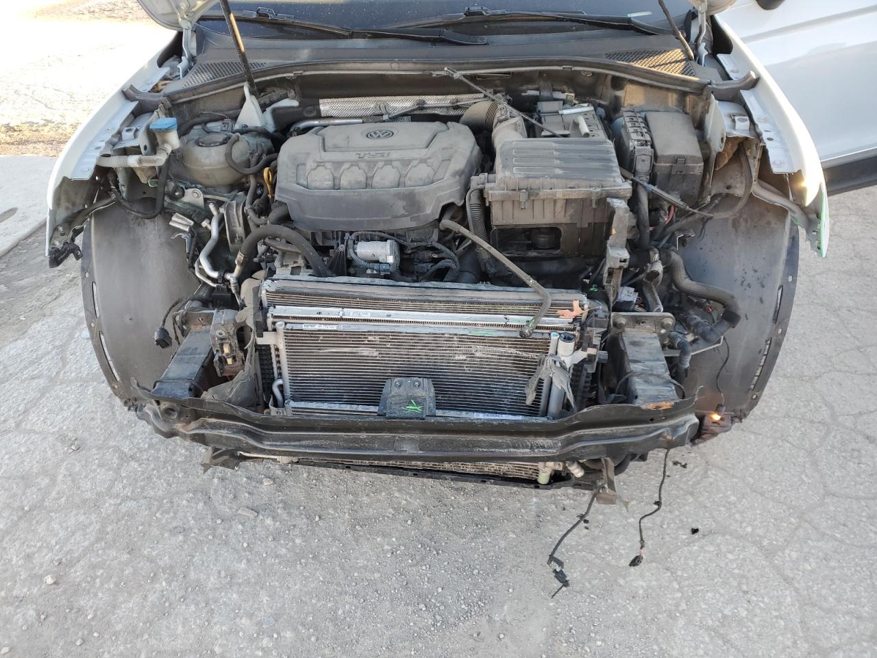 2018 Volkswagen Tiguan - Image 12