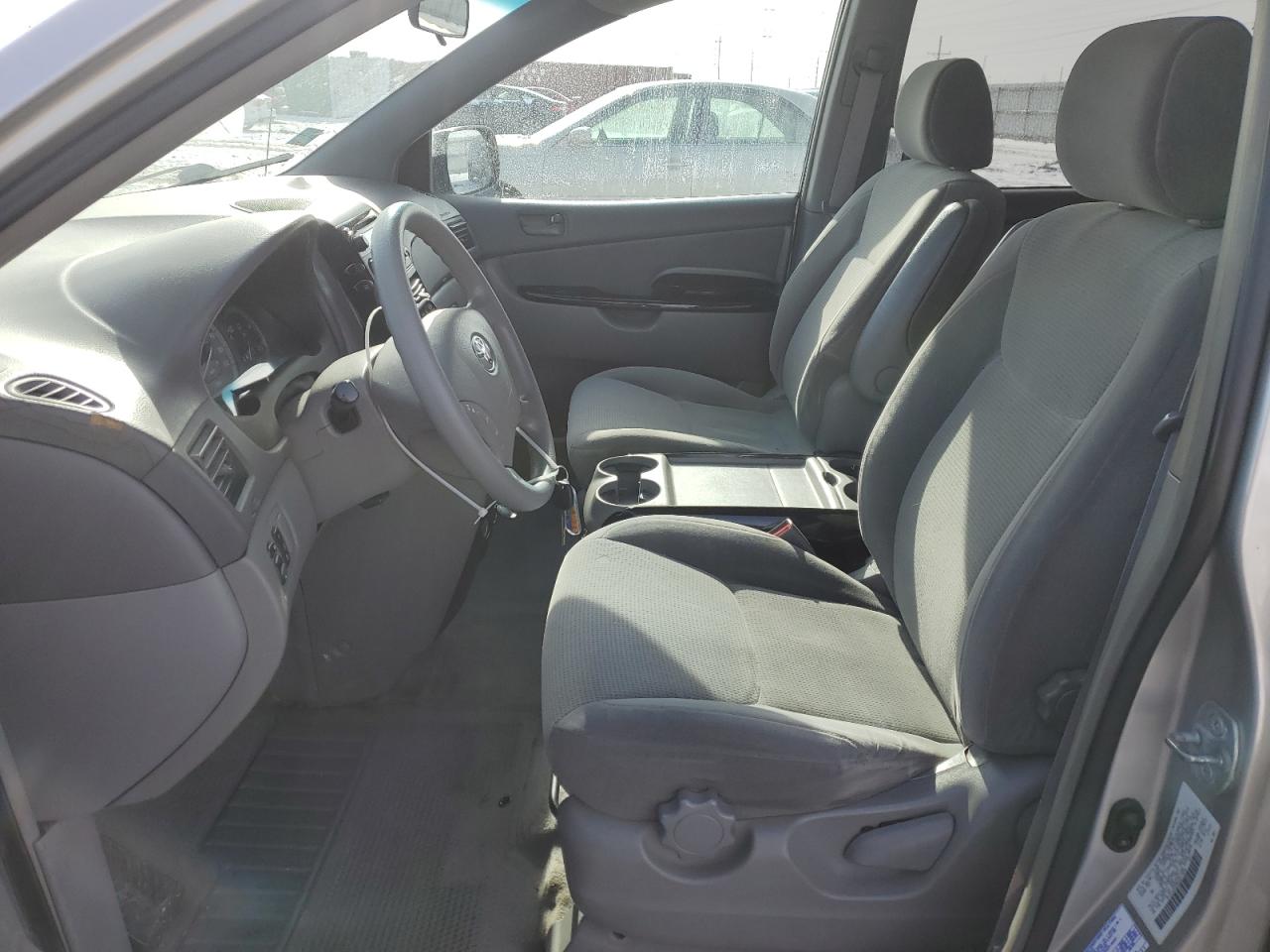 2004 Toyota Sienna - Image 7