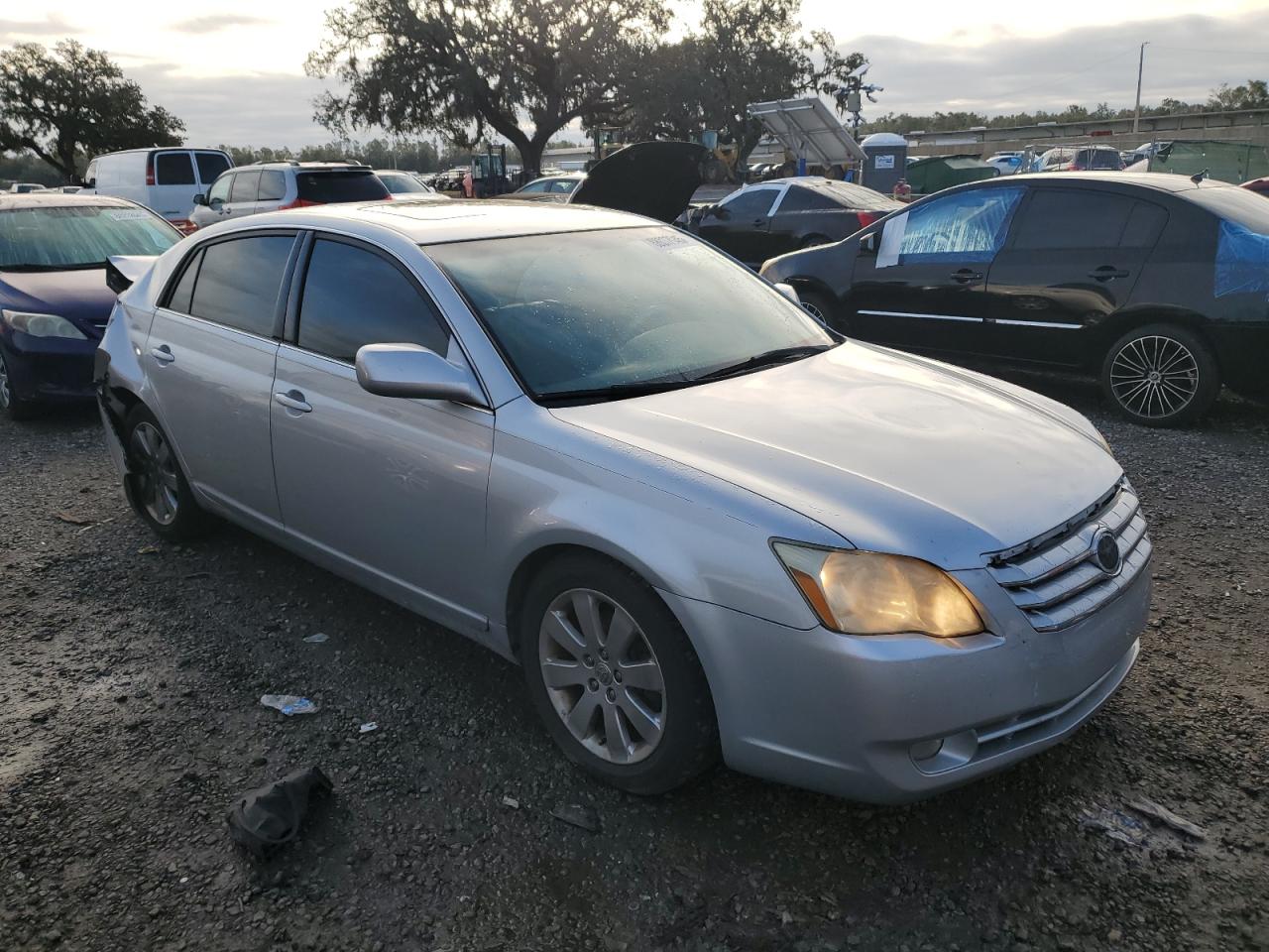 2005 Toyota Avalon - Image 4