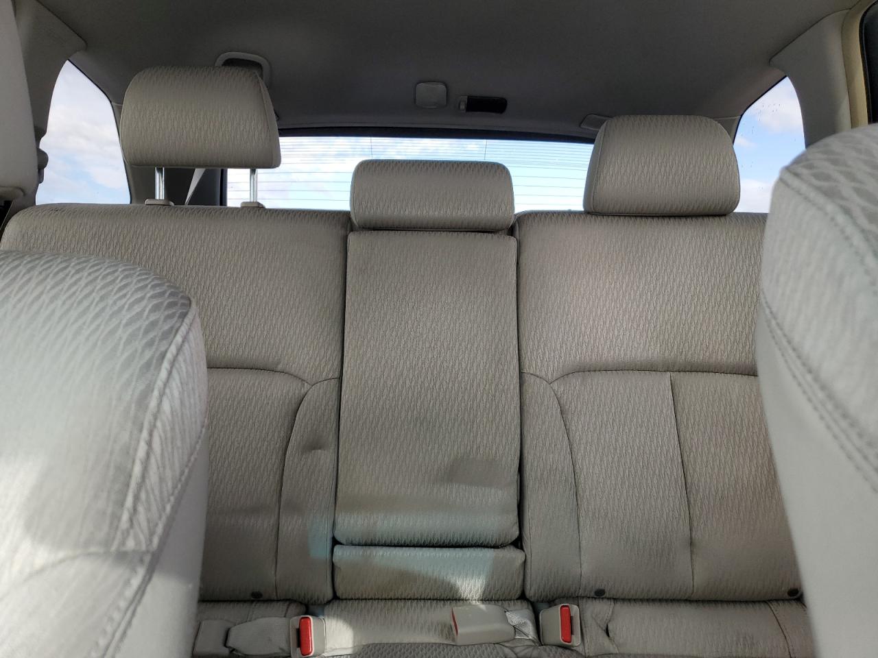 2012 Subaru Outback - Image 10