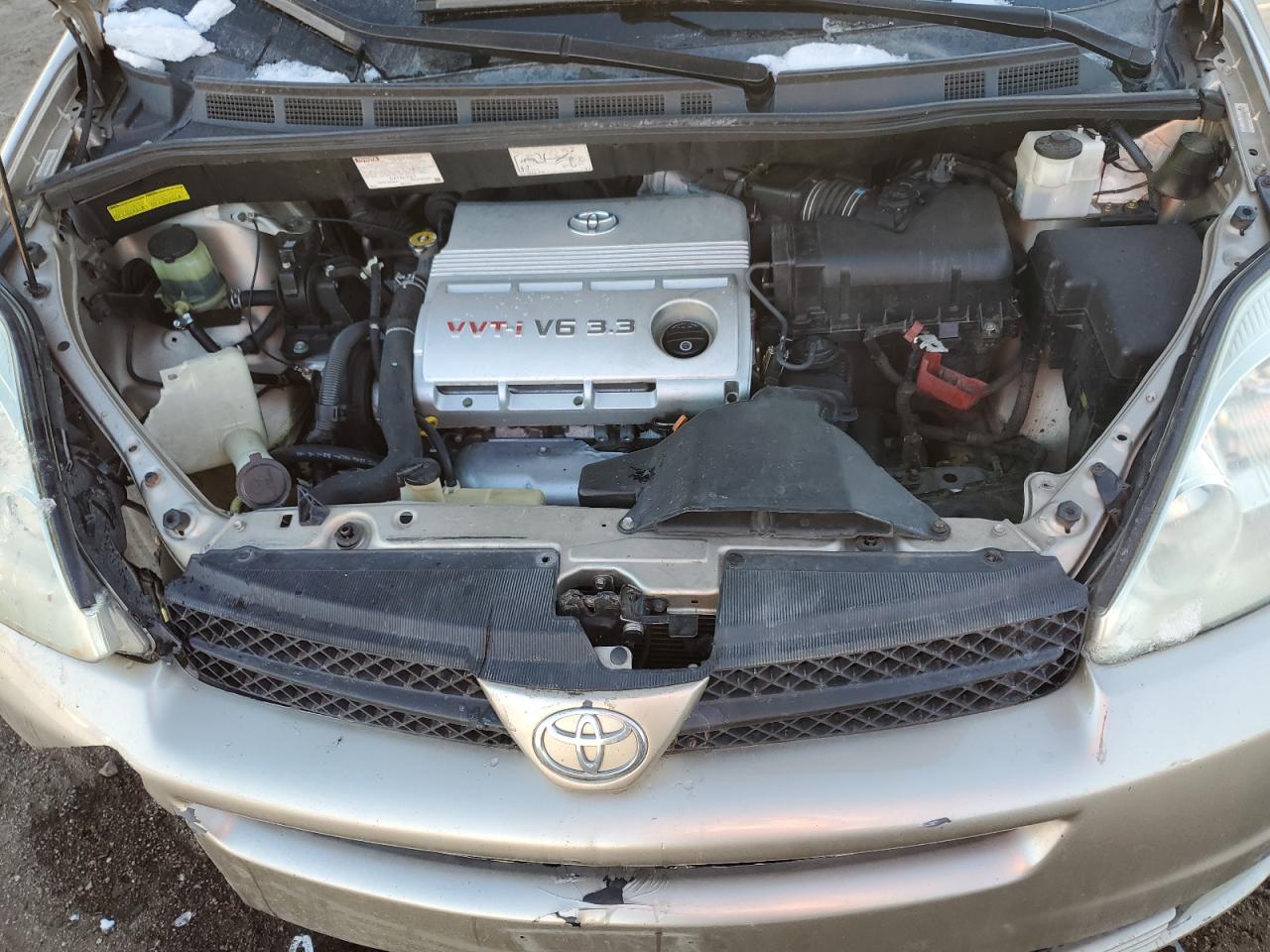 2004 Toyota Sienna - Image 13