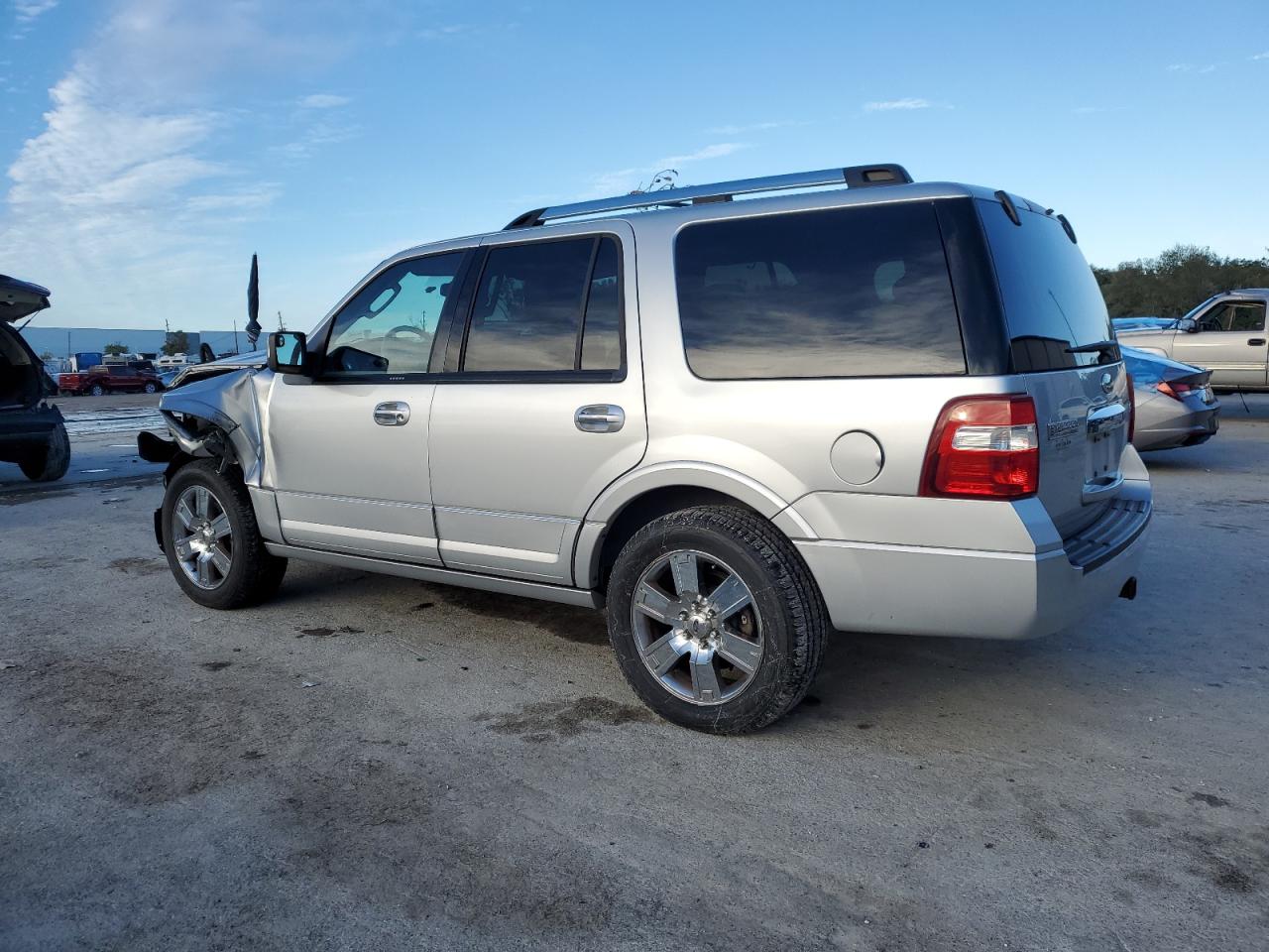 2010 Ford Expedition - Image 2